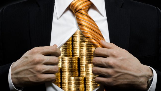 Cât a câștigat, anul trecut, cel mai bine plătit bancher din Europa. Suma colosală la care românii nu-și permit nici măcar să viseze