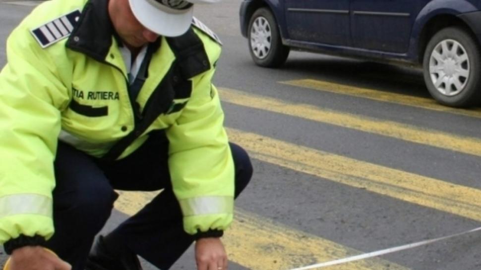 Un șofer a lovit un tânăr chiar pe trecerea de pietoni. Cei doi s-au certat cu privire la acordarea de prioritate