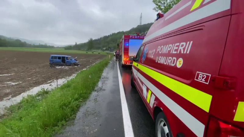Urmărire ca în filme în Timiș: Un șofer fără permis s-a răsturnat cu mașina într-un șanț