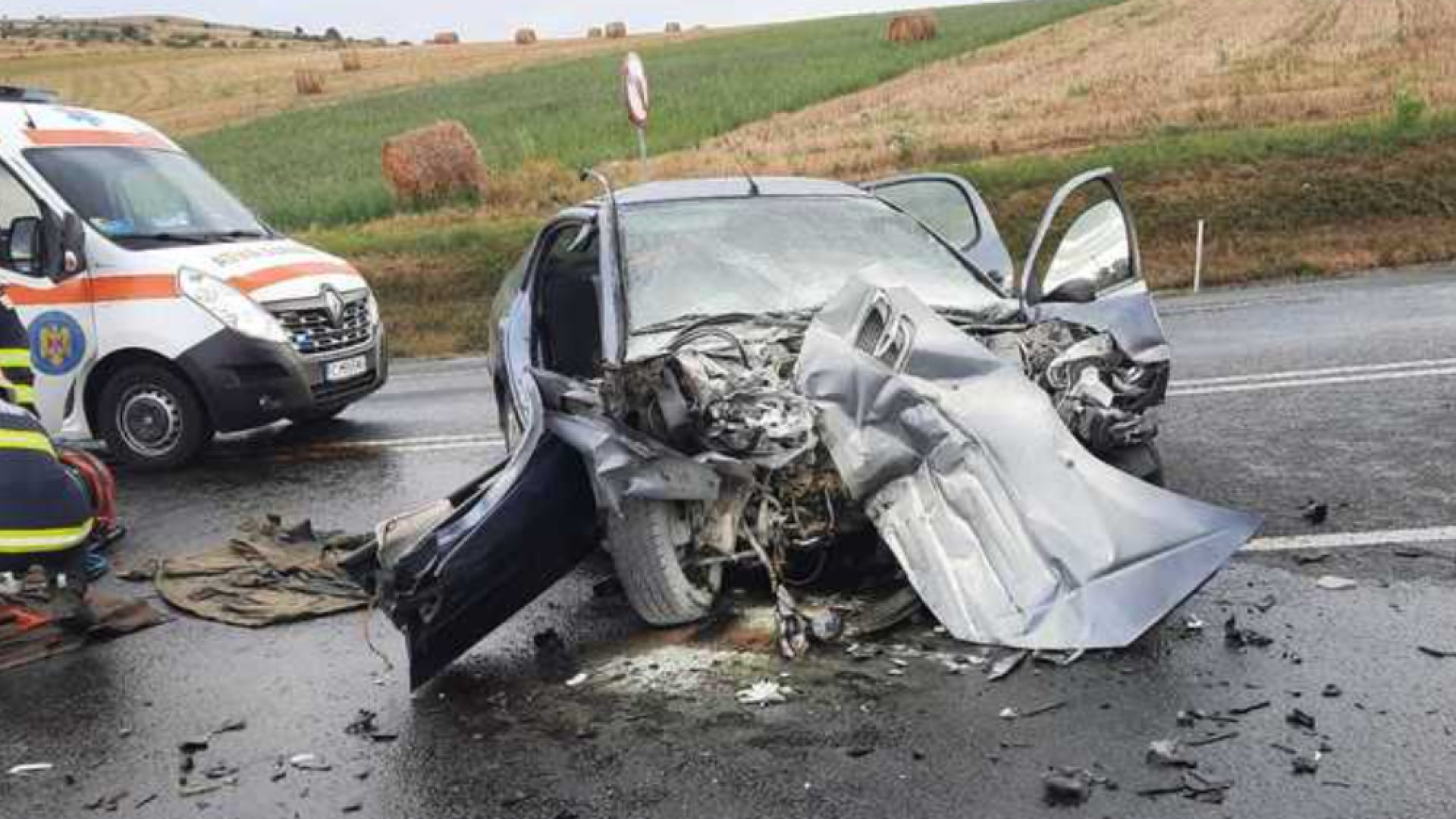 Accident grav pe DN1 Cluj: Ambulanță implicată într-o coliziune. O femeie a murit, alte cinci persoane au fost rănite