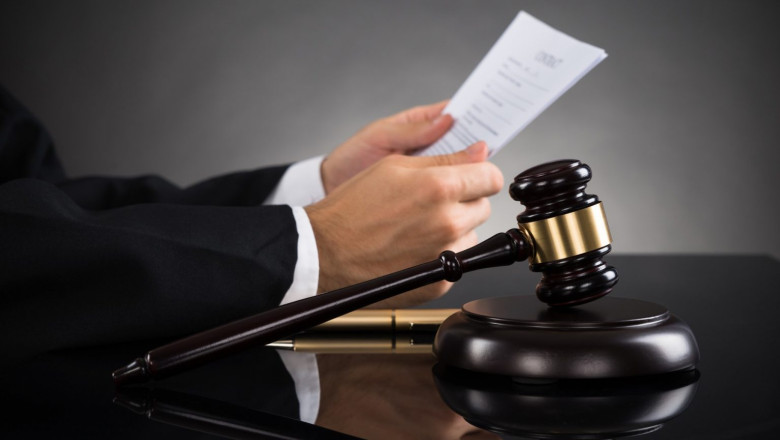 Guvernul propune noua lege a pensiilor magistraților: Plafon de 70%, vârsta de pensionare la 65 de ani și reguli stricte de vechime