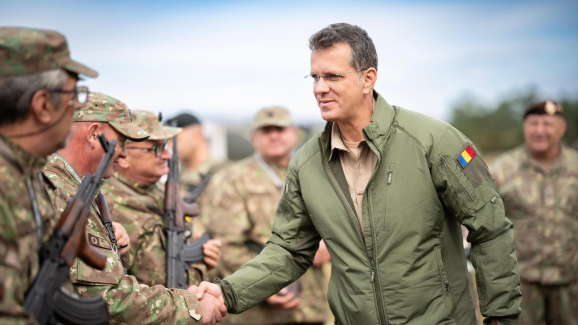 Mandatul lui Ionuț Moșteanu, plin de gafe și declarații controversate. Cum voia să conducă Apărarea fără să fi făcut armata. Minciunile rezistului, ce a ascuns ca să fie în Guvern