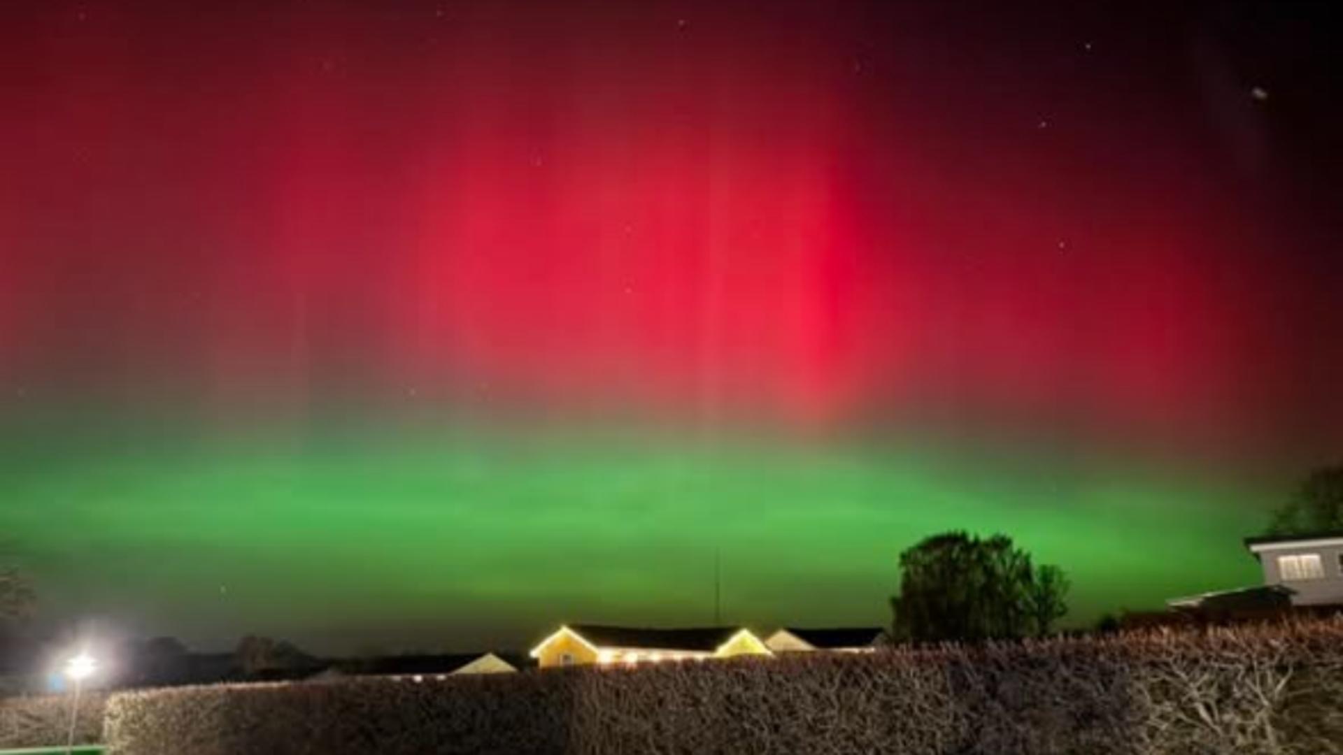 Aurora boreală, vizibilă în România, după o furtună geomagnetică severă. Imagini ireale surprinse de martori – FOTO