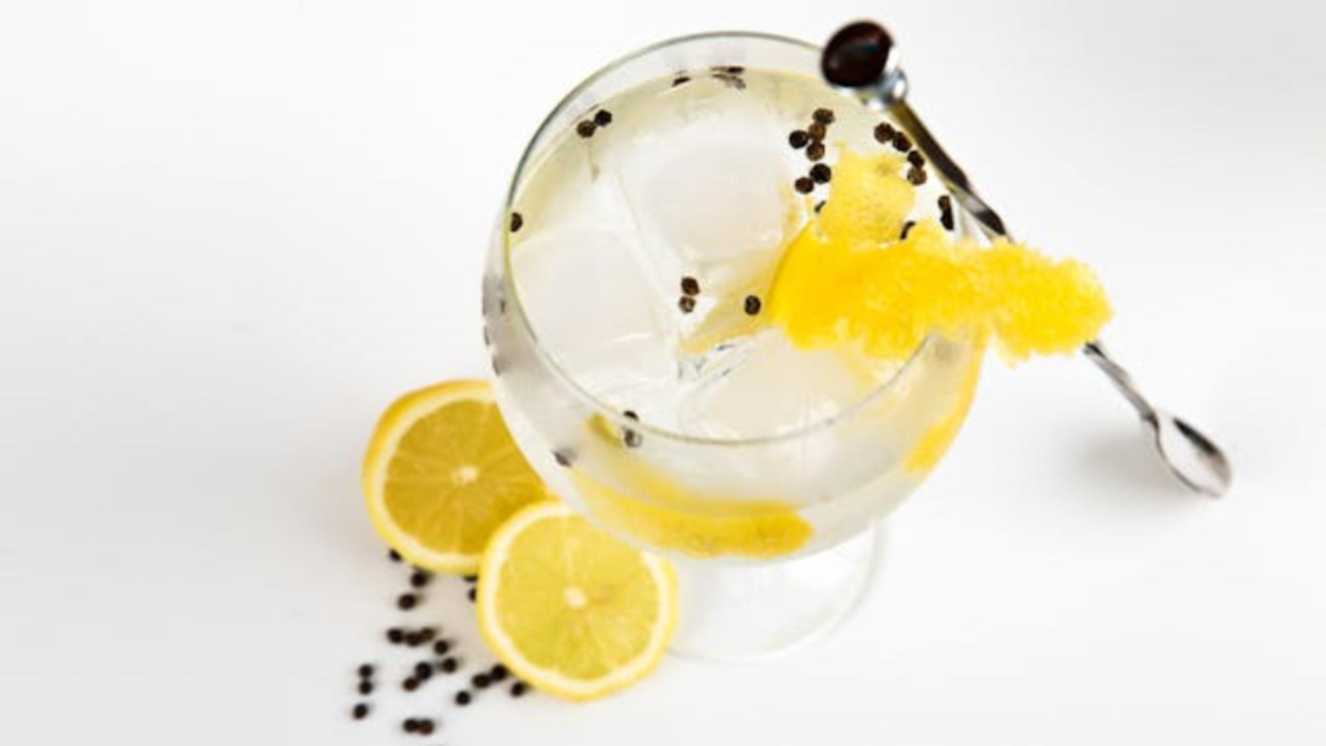 Gin, vin și momente de răsfăț (P)