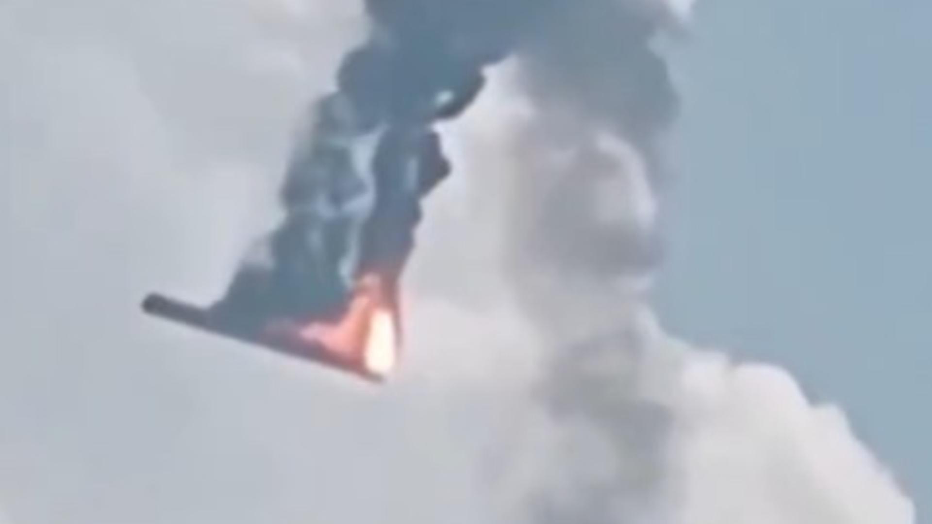 Rachetă „scăpată” de sub control în China. Incidentul s-a soldat cu un incendiu imens, dar fără victime VIDEO