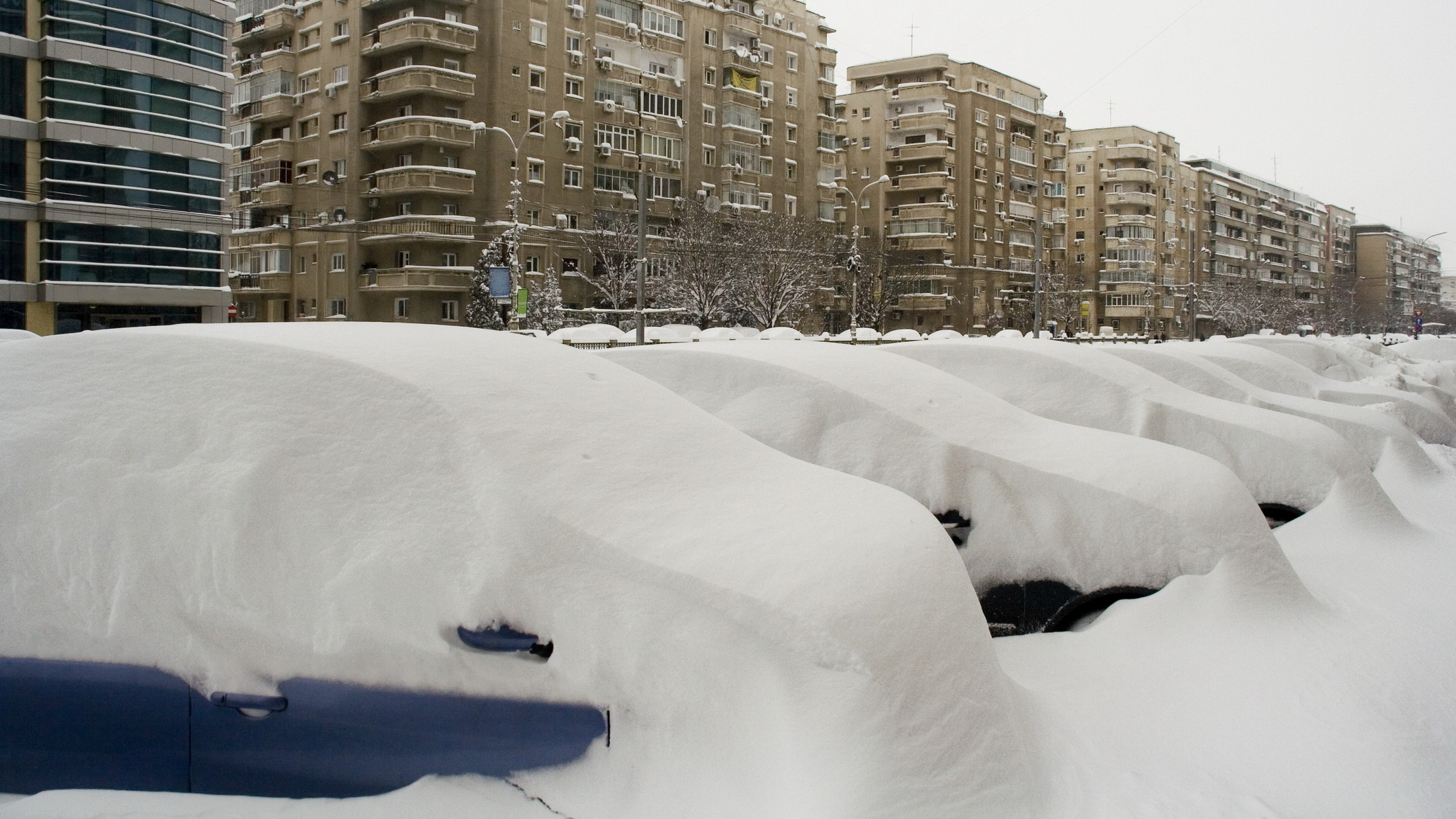 COD ROȘU de ninsori abundente în București și Ilfov: RO-Alert emis, Capitala paralizată de viscol