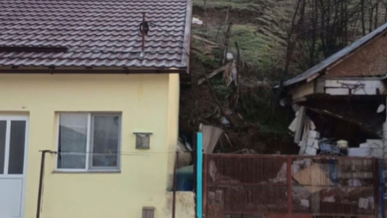 Alunecare de teren în Slatina: 25 de persoane evacuate preventiv, 9 copii printre sinistrați